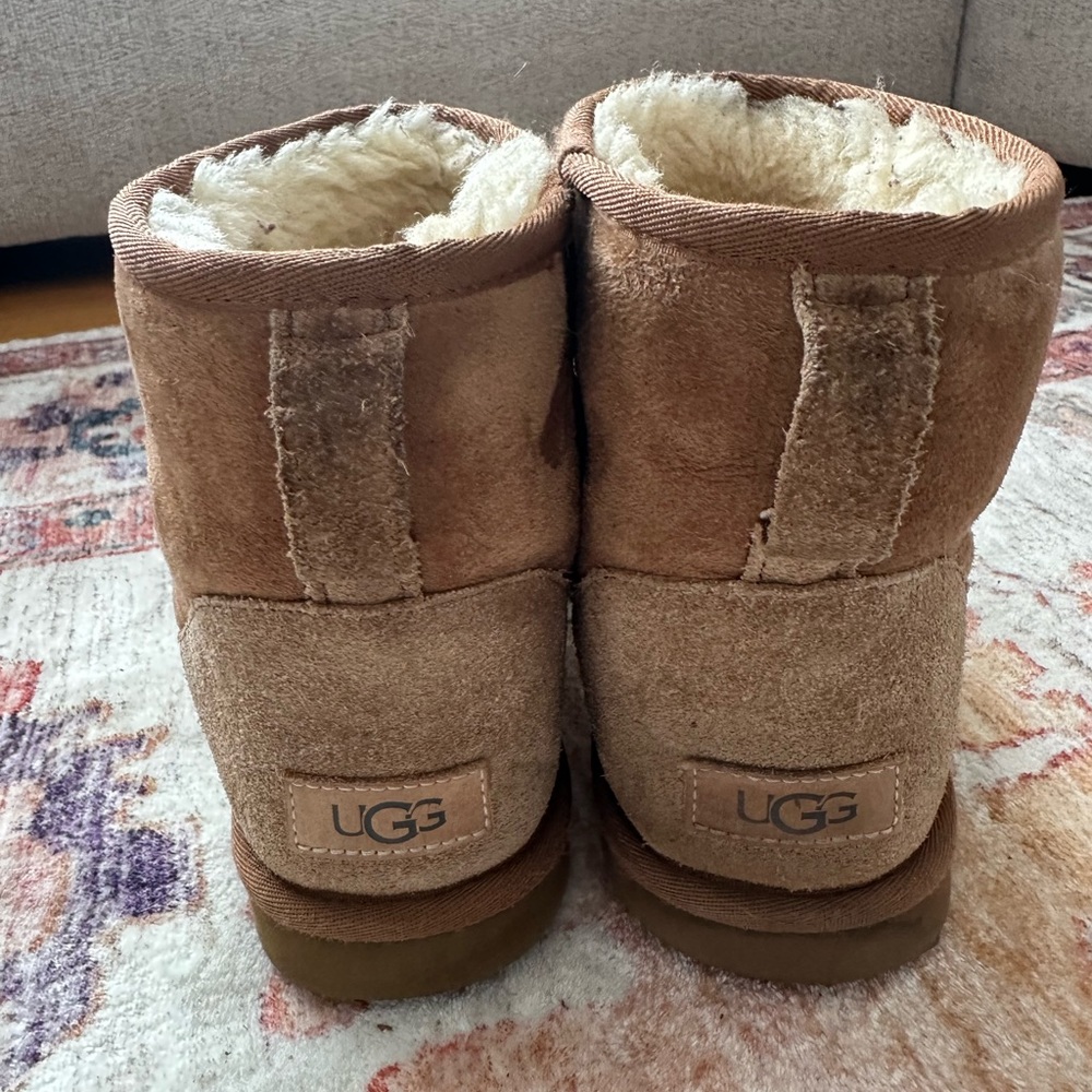 Chestnut size 9 UGGs